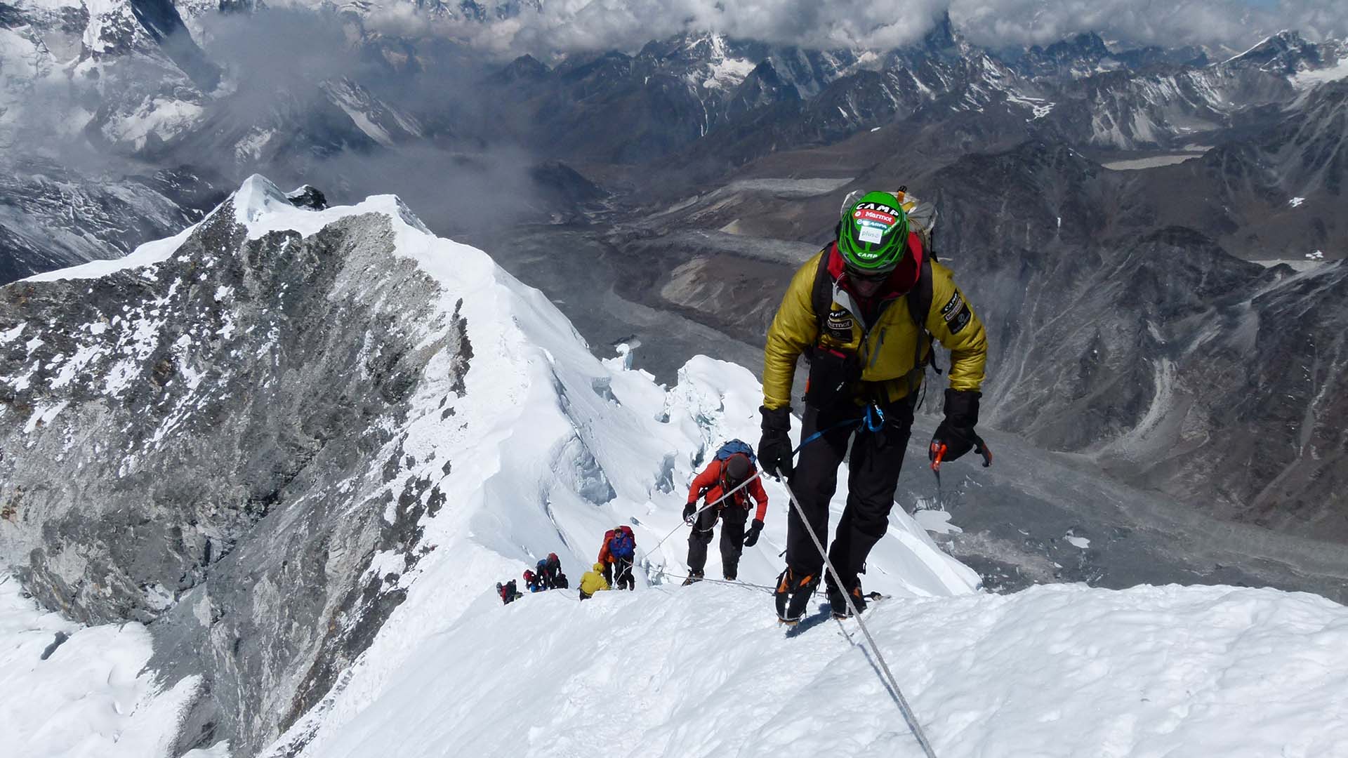 Best Mountaineering Boots for Climbing 6000m Peaks in Nepal